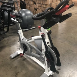 Schwinn AC Performance Plus Carbon Blue Belt Drive CARDIO 8 Schwinn AC Performance Plus Carbon Blue Belt Drive CARDIO