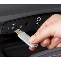 Life Fitness LifeFitness 95T Engage Treadmill